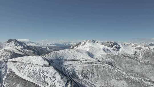 4K航拍色达德格乃龙山垭口雪山草原