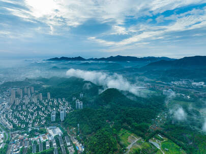 杭州城市大山云雾早晨