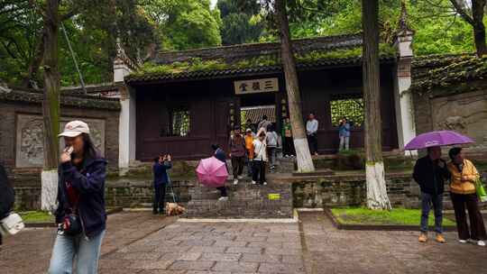 湖北襄阳古隆中景区三顾堂前景点人流延时