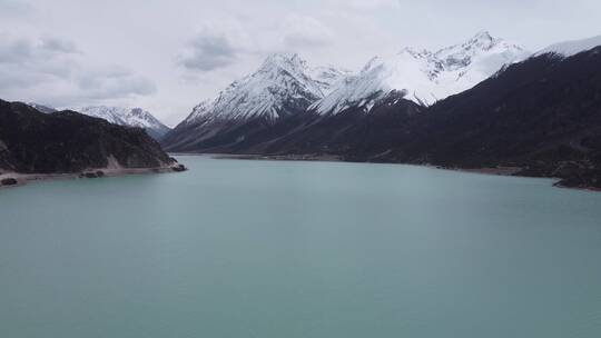 然乌湖雪山湖泊航拍西藏八宿视频素材模板下载