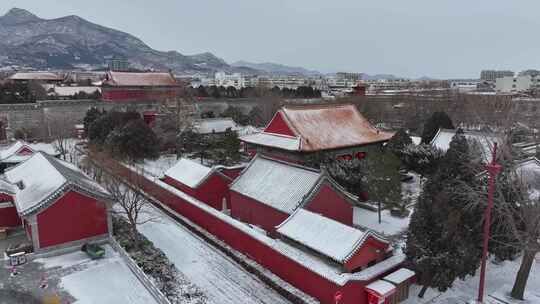 航拍岱庙雪景