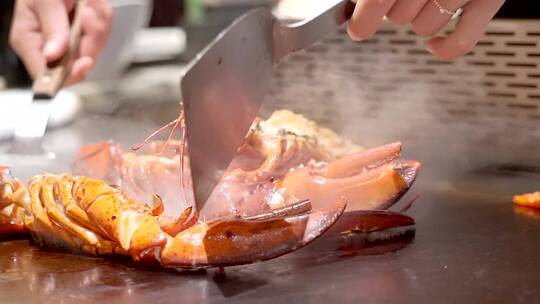 厨师制作铁板烧波士顿龙虾视频素材模板下载