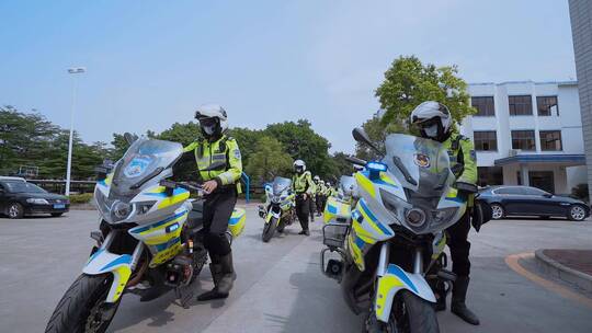 广东巡逻骑警视频摩托车队警察准备出发