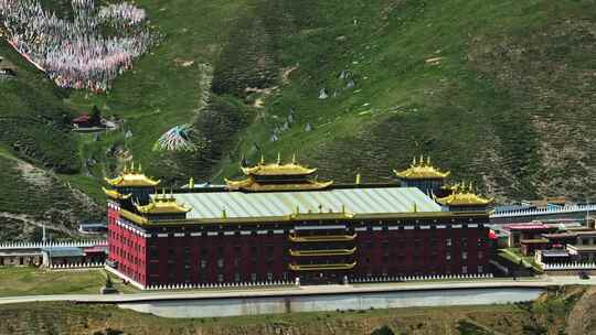 甘孜州亚拉雪山脚下的木雅大寺HDR航拍