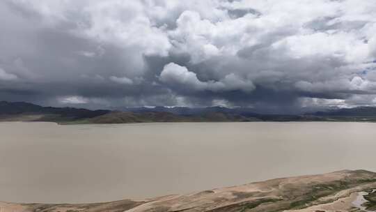 西藏当却藏布江湿地风光