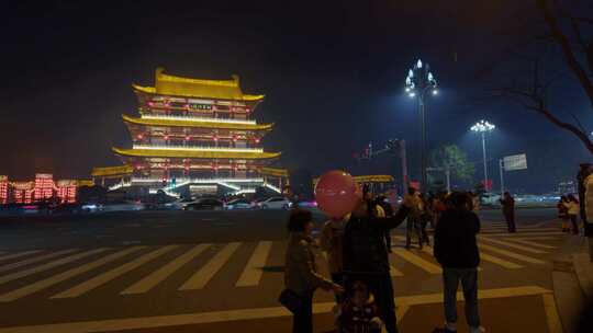 春节长沙夜晚杜甫江阁人流车流01