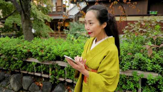 优雅的日本女人在日本京都