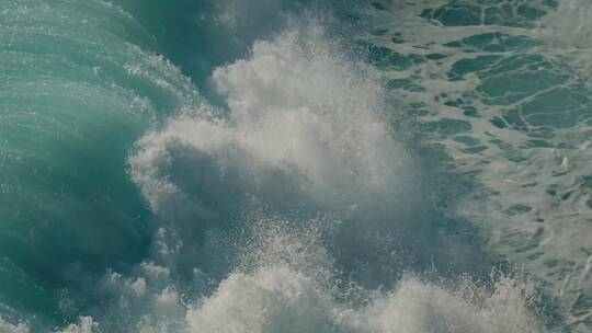 巴厘岛海岸海浪的追踪拍摄