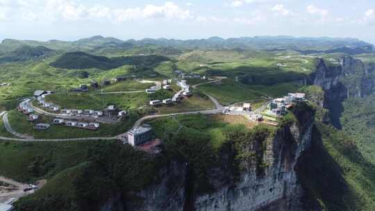 湘西八面山悬崖边建筑群航拍全景