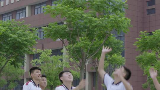 中学生课外活动打篮球