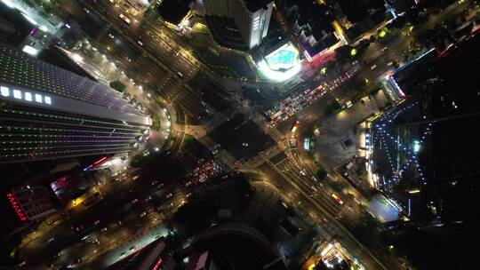 城市十字路口斑马线车流夜景航拍延时摄影