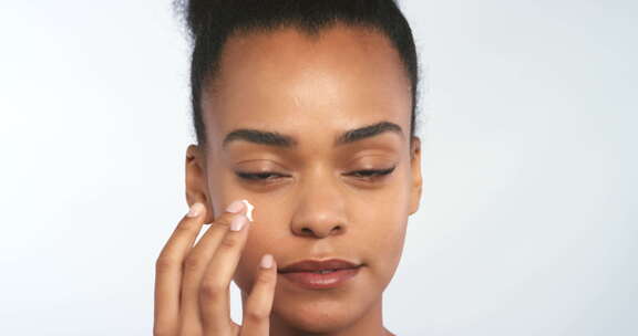 护肤霜、面部和黑人女性美容美容治疗，用于健康和皮肤健康