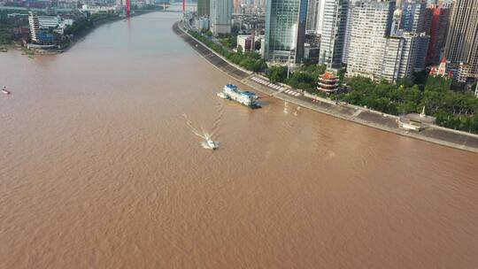 湖北宜昌城市江景船航拍709视频素材模板下载