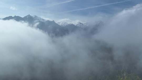 青海互助北山秋景雪山云雾航拍视频