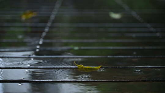 倒影 下雨