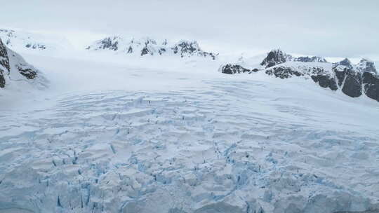 南极洲海岸浮冰景观鸟瞰图