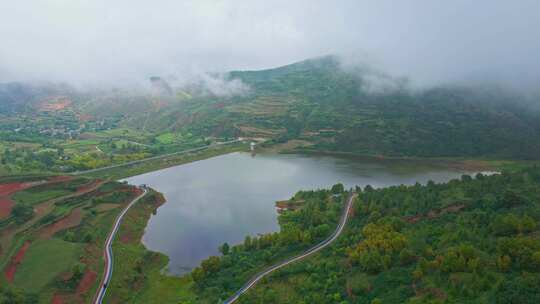 烟雨山间水库公路村庄航拍