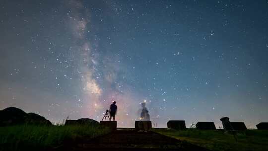 水库大坝上拍摄星空延时-广西柳州柳城县