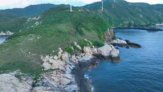 广东上川岛海岸线海浪拍打礁石航拍旅拍素材