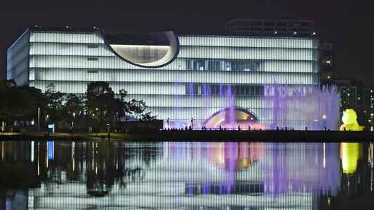 上海嘉定新城上海保利大剧院夜晚水景光影秀