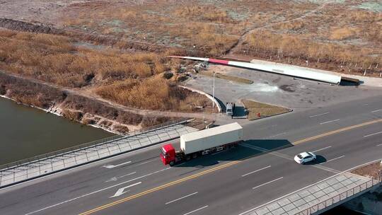 卡车行驶物流交通运输集装箱公路天津港视频素材模板下载