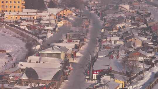 东北雪乡人们生活的街道雪景