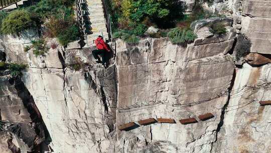 悬崖栈道极限飞拉达挑战