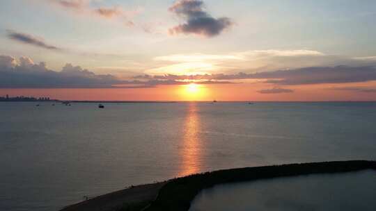 日落黄昏夕阳余晖天空云彩海面晚霞航拍