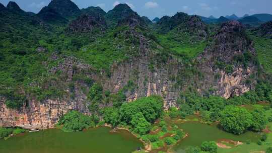 广西桂林黄牛峡漓江旅游船