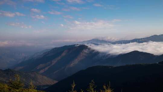 清晨云海日出云层山顶山林山峰云雾缭绕风景