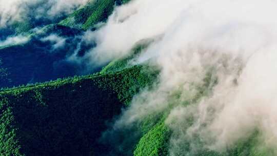 六盘山山脉云海