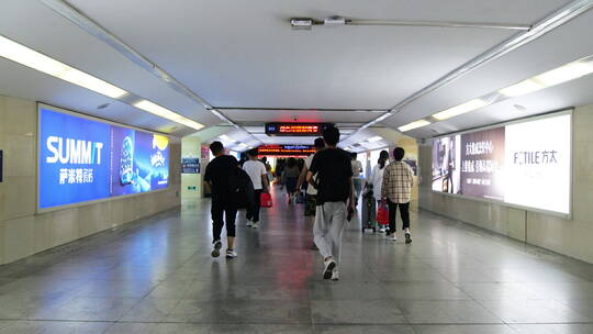 火车站高铁站车站人流攒动人来人往视频素材模板下载