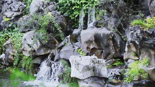 中式园林花园假山太湖石瀑布视频素材模板下载