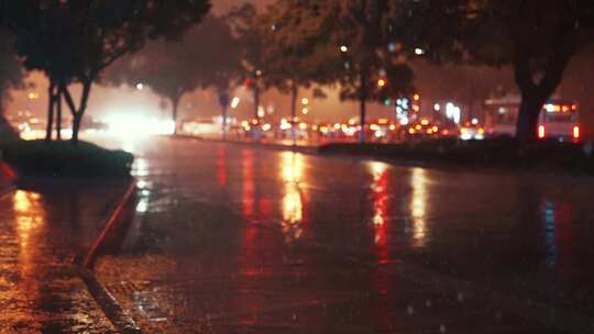 台州雨夜街景