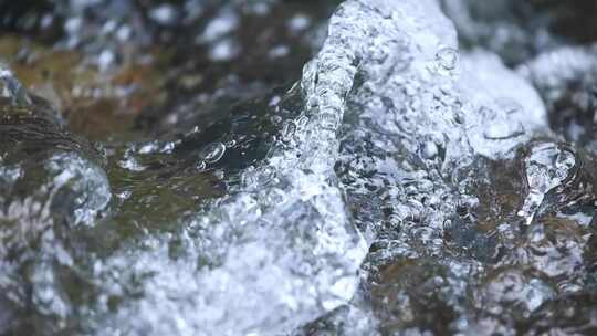 自然流水翻滚微距特写升格