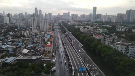 广州城区清晨的城市道路