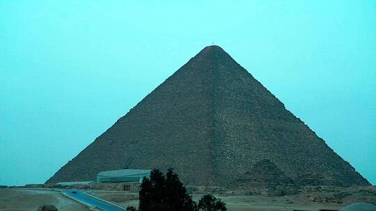 清晨时分的金字塔