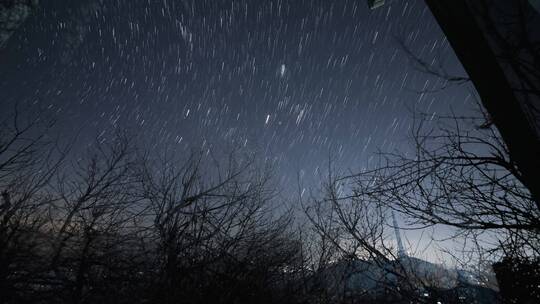 南岳衡山晴空下的星轨