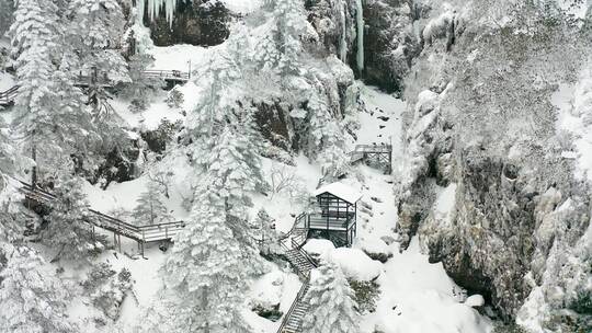 航拍雪山雪景