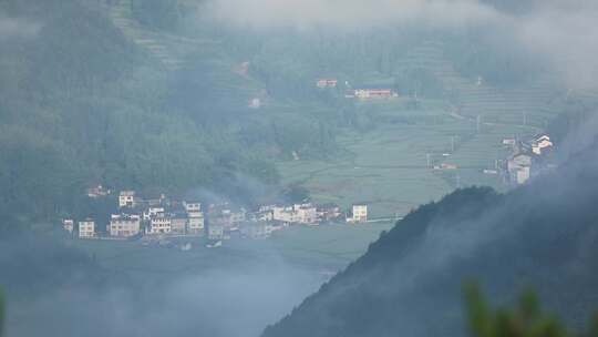 浙江泰顺乌岩岭白云尖日出云海村落