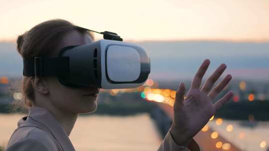 VR虚拟眼镜体验视频素材模板下载