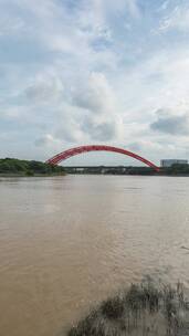 雨季来临时的东莞水道特大桥