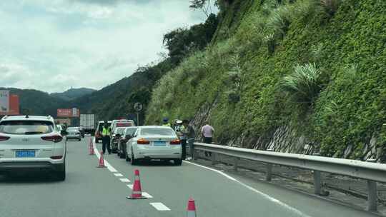 高速公路交通事故堵车汽车缓慢行驶第一视角