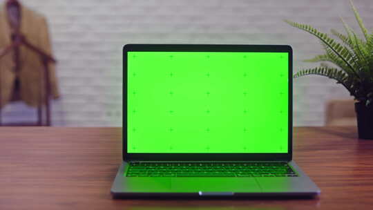 4K绿屏笔记本电脑