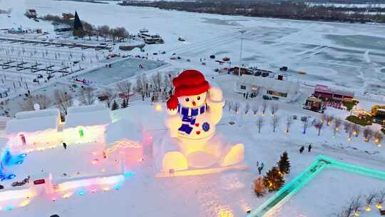 中国黑龙江哈尔滨外滩码头大雪人航拍