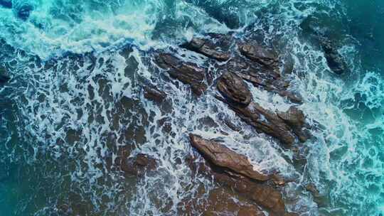 海浪浪花礁石海水