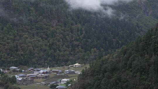 雨崩村空镜