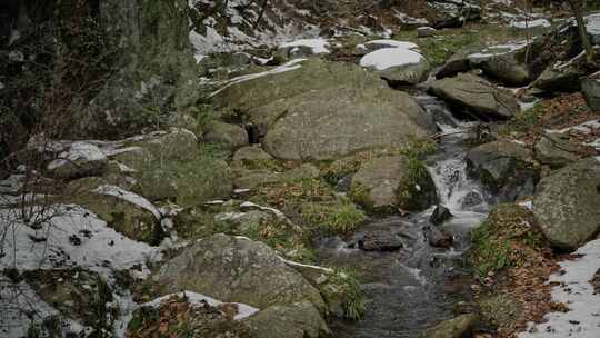 庐山冬天小溪雪后长冲河