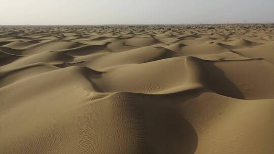 新疆塔克拉玛干沙漠自然风光航拍