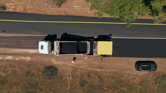 道路、铺路、摊铺机、卡车